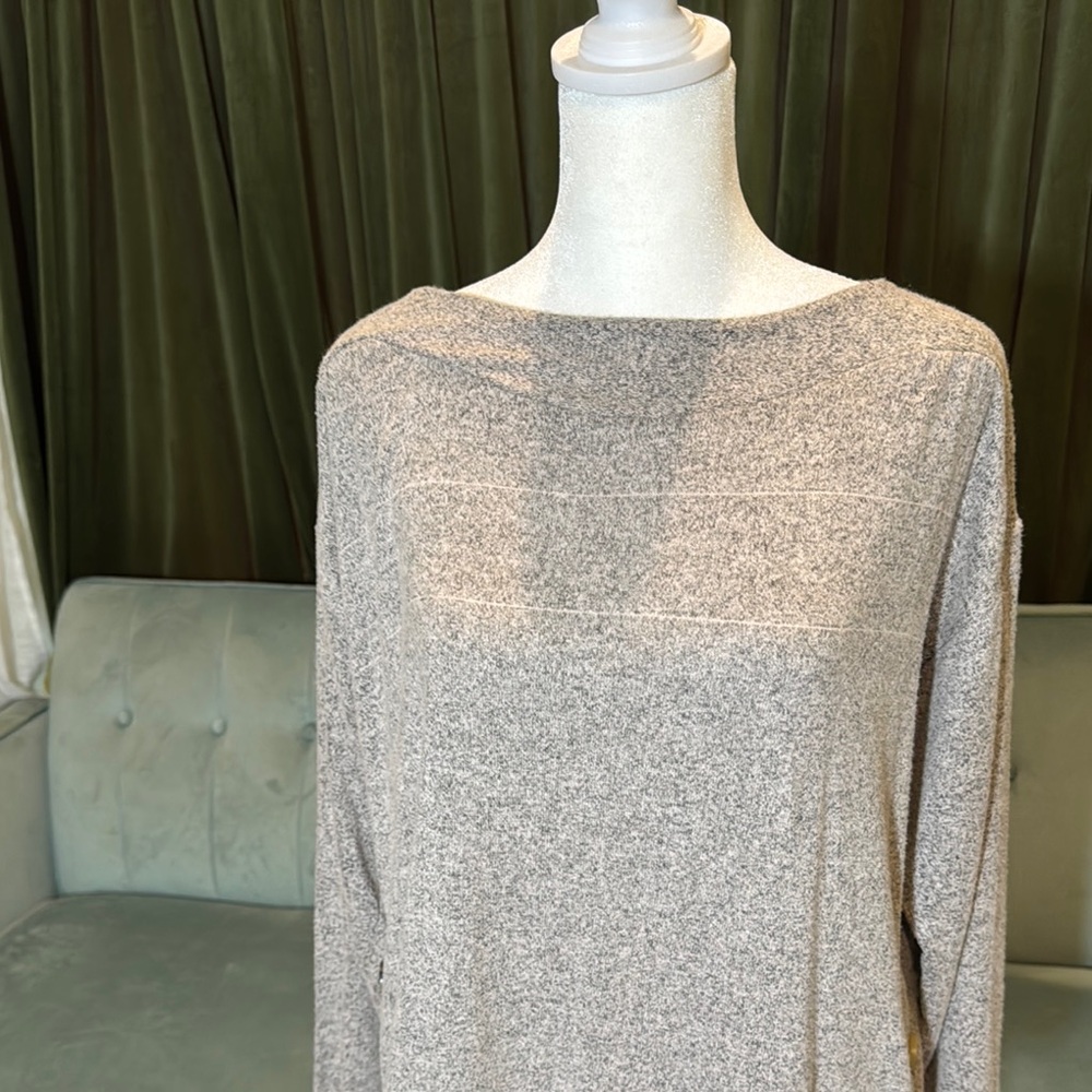Kim & Cami Gray 3/4 Sleeve Boat Neck Knit Blouse Button Detail - Picture 4 of 6